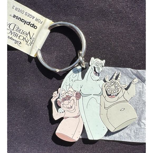 New Disney Keychain The Hunchback Of Notre Dame Gargoyles Vintage Key Chain Mint - Picture 6 of 10